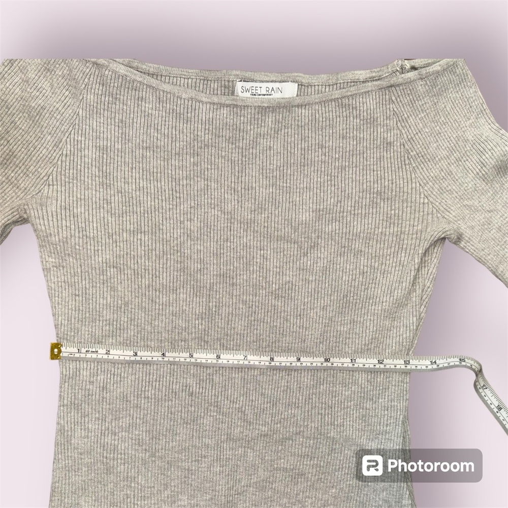 Light Grey Ribbed Off-Shoulder Bodysuit - Picture 4 of 5